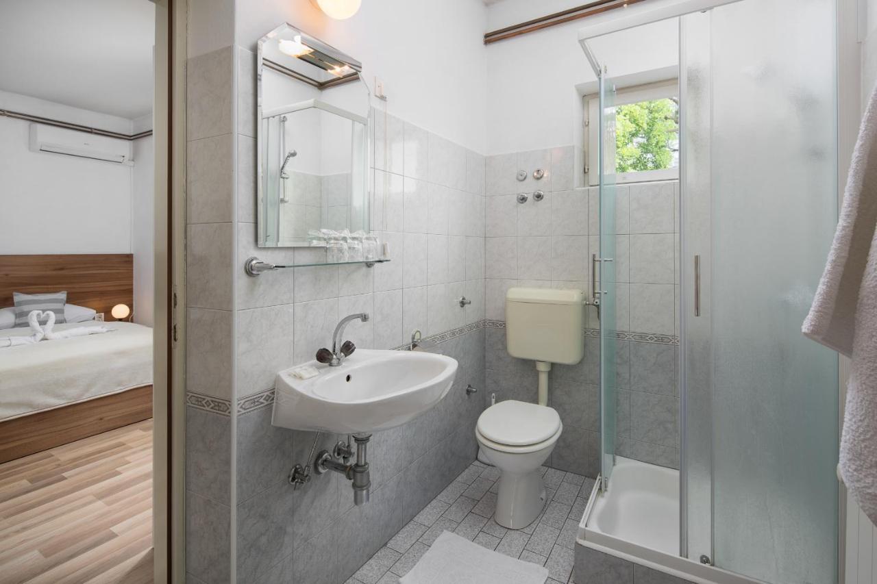 Bed and Breakfast Pansion Andelko Starigrad Paklenica Exterior foto